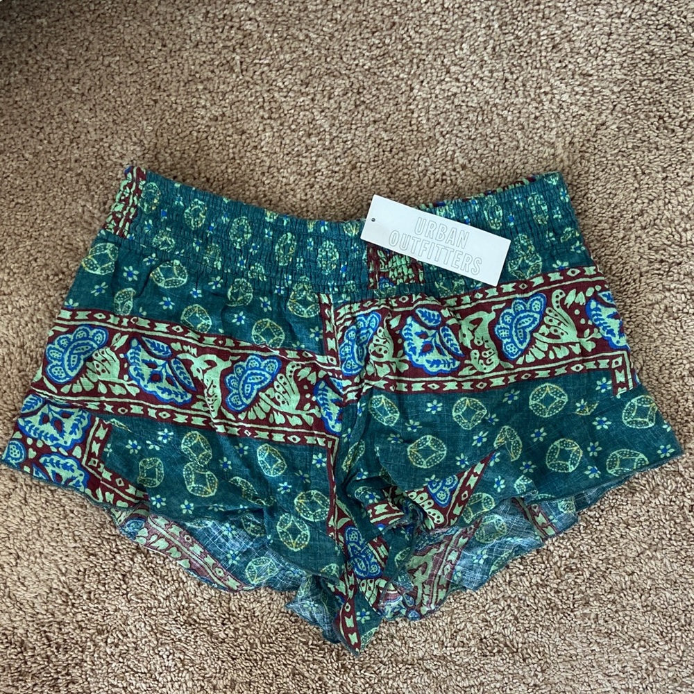 *NWT* Urban Flowy Shorts
